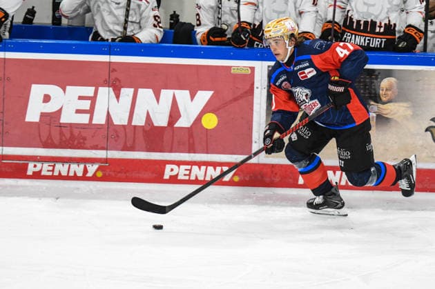 Nuernberg Ice Tigers vs. Loewen Frankfurt, Eishockey, Deutsche Eishockey Liga, Penny DEL, Vorbereitungsspiel, Gaeuboden Cup, Saison 2026 2027 am 23.08.2026 Owen Headrick (Nuernberg Ice Tigers), Eishockey Herren, Deutsche Eishockey Liga, Penny DEL, Vorbereitungsspiel, Gaeuboden Cup, Saison 2026 2027 am 23.08.2026 im Eisstadion am Pulverturm, Nuernberg Ice Tigers (blau) gegen Loewen Frankfurt (weiss) *** Nuremberg Ice Tigers vs. Löwen Frankfurt, Ice Hockey, German Ice Hockey League, Penny DEL, Preseason Game, Gaeuboden Cup, 2026–2027 Season on August 23, 2026, Owen Headrick, Nuremberg Ice Tigers, Men s Ice Hockey, German Ice Hockey League, Penny DEL, Preseason Game, Gaeuboden Cup, 2026–2027 Season on August 23, 2026, at the Eisstadion am Pulverturm, Nuremberg Ice Tigers (blue) vs. Loewen Frankfurt (white)