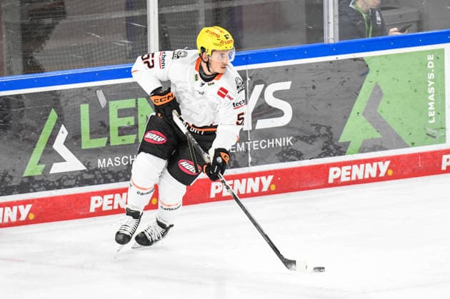 Nuernberg Ice Tigers vs. Loewen Frankfurt, Eishockey, Deutsche Eishockey Liga, Penny DEL, Vorbereitungsspiel, Gaeuboden Cup, Saison 2026 2027 am 23.08.2026 Maksim Mathushkin (Loewen Frankfurt), Eishockey Herren, Deutsche Eishockey Liga, Penny DEL, Vorbereitungsspiel, Gaeuboden Cup, Saison 2026 2027 am 23.08.2026 im Eisstadion am Pulverturm, Nuernberg Ice Tigers (blau) gegen Loewen Frankfurt (weiss) *** Nuremberg Ice Tigers vs. Löwen Frankfurt, Ice Hockey, German Ice Hockey League, Penny DEL, Preseason Game, Gaeuboden Cup, 2026–2027 Season on August 23, 2026, Maksim Mathushkin, Löwen Frankfurt, Men s Ice Hockey, German Ice Hockey League, Penny DEL, Preseason Game, Gaeuboden Cup, 2026–2027 Season on August 23, 2026, at the Eisstadion am Pulverturm, Nuremberg Ice Tigers (blue) vs. Löwen Frankfurt (white)