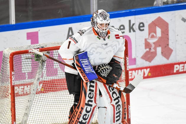 Nuernberg Ice Tigers vs. Loewen Frankfurt, Eishockey, Deutsche Eishockey Liga, Penny DEL, Vorbereitungsspiel, Gaeuboden Cup, Saison 2026 2027 am 23.08.2026 Nico Pertuch (Loewen Frankfurt), Eishockey Herren, Deutsche Eishockey Liga, Penny DEL, Vorbereitungsspiel, Gaeuboden Cup, Saison 2026 2027 am 23.08.2026 im Eisstadion am Pulverturm, Nuernberg Ice Tigers (blau) gegen Loewen Frankfurt (weiss) *** Nuremberg Ice Tigers vs. Löwen Frankfurt, Ice Hockey, German Ice Hockey League, Penny DEL, Preseason Game, Gaeuboden Cup, 2026–2027 Season on August 23, 2026, Nico Pertuch, Löwen Frankfurt, Men s Ice Hockey, German Ice Hockey League, Penny DEL, Preseason Game, Gaeuboden Cup, 2026–2027 Season on August 23, 2026, at the Eisstadion am Pulverturm, Nuremberg Ice Tigers (blue) vs. Löwen Frankfurt (white)