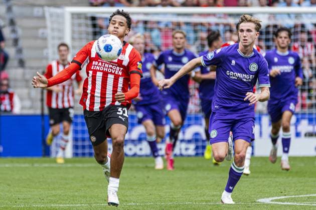 EINDHOVEN - Noah Fernandez of PSV Eindhoven runs with the ball during the Eredivisie match between PSV Eindhoven and FC Groningen at the Philips Stadium on August 23, 2026 in Eindhoven, the Netherlands. KEVIN SENDERS ANP Eredivisie 2026 27 xVIxANPxSportx xMarcelxterxBalsxIVx 566104536 originalFilename: 566104536.jpg