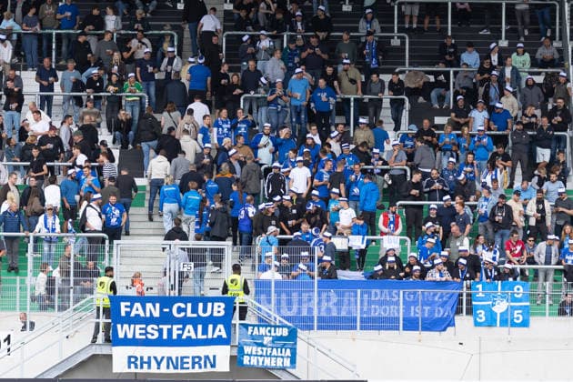 Münster, Deutschland 23. August 2026: DFB-Pokal - 2026 2027 - 1. Runde - SV Westfalia Rhynern gegen SG Dynamo Dresden Im Bild: Fans von Westfalia Rhynern im Fanblock DFL DFB regulations prohibit any use of photographs as image sequences and or quasi-video. LVM-Preußenstadion Nordrhein Westfalen *** Münster, Germany August 23, 2026 DFB Cup 2026–2027 First Round SV Westfalia Rhynern vs. SG Dynamo Dresden Pictured: Westfalia Rhynern fans in the fan section DFL and DFB regulations prohibit any use of photographs as image sequences and or quasi-video LVM PreußenStadium, North Rhine-Westphalia Copyright: xFotostandx xZeisingx