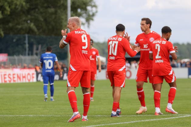23.08.2026, xtgx, Fussball DFB-Pokal 1. Runde, VfB Krieschow - 1. FSV Mainz 05, v.l. Phillip TIetz (Mainz, 9) Jubel, Torjubel, jubelt ueber das Tor, celebrate the goal, celebration (DFL DFB REGULATIONS PROHIBIT ANY USE OF PHOTOGRAPHS as IMAGE SEQUENCES and or QUASI-VIDEO) Krieschow *** August 23, 2026, xtgx, Soccer DFB Cup 1st Round, VfB Krieschow 1 FSV Mainz 05, from left: Phillip Tietz (Mainz), 9 celebrating, Goal celebration, cheering over the goal, celebrating the goal, celebration DFL DFB REGULATIONS PROHIBIT ANY USE OF PHOTOGRAPHS as IMAGE SEQUENCES and or QUASI-VIDEO Krieschow