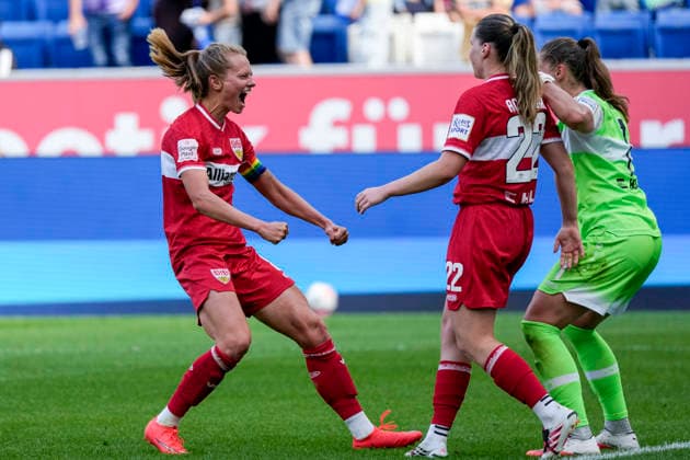 v.li.: Matchwinnerin Maximiliane Rall (Maxi Rall, VfB, 8), Adriana Achcinska (VfB, 22), Laura Giuliani (Torhüterin, VfB, 1), Spielerinnen vom VfB Stuttgart, Jubel nach dem Schlusspfiff, Freude über den Sieg, Sieger, Gewinner, jubelt, jubeln, fröhlich, positiv, freut sich, freuen, optimistisch, Highlight, Action, Aktion, 23.08.2026, Sinsheim (Deutschland), Fussball, Google Pixel Frauen-Bundesliga, TSG 1899 Hoffenheim - VfB Stuttgart, DFB DFL REGULATIONS PROHIBIT ANY USE OF PHOTOGRAPHS AS IMAGE SEQUENCES AND OR QUASI-VIDEO. *** From left: Match winner Maximiliane Rall (Maxi Rall), VfB, 8; Adriana Achcinska, VfB, 22; Laura Giuliani, goalkeeper, VfB, 1, VfB Stuttgart players, celebrating after the final whistle, joy over the victory, winners, celebrating, cheerful, positive, happy, optimistic, highlight, action, August 23, 2026, Sinsheim, Germany, soccer, Google Pixel Women’s Bundesliga, TSG 1899 Hoffenheim vs. VfB Stuttgart, DFB and DFL regulations prohibit any use of photographs as image sequences and or quasi-video xozx