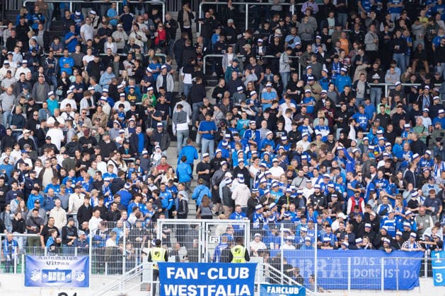 Münster, Deutschland 23. August 2026: DFB-Pokal - 2026 2027 - 1. Runde - SV Westfalia Rhynern gegen SG Dynamo Dresden Im Bild: Fans von Westfalia Rhynern im Fanblock vor dem Spiel DFL DFB regulations prohibit any use of photographs as image sequences and or quasi-video. LVM-Preußenstadion Nordrhein Westfalen *** Münster, Germany August 23, 2026 DFB Cup 2026–2027 First Round SV Westfalia Rhynern vs. SG Dynamo Dresden Pictured: Westfalia Rhynern fans in the fan section before the game. DFL and DFB regulations prohibit any use of photographs as image sequences and or quasi-video. LVM Preußenstadion, North Rhine-Westphalia Copyright: xFotostandx xZeisingx