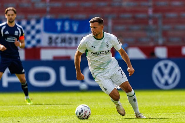 MAINZ, GERMANY - AUGUST 23: Kevin Stoeger (Stöger, Borussia Moenchengladbach, 7) controls the ball during the first-round match between TSV Schott Mainz vs. Borussia Moenchengladbach at MEWA Arena of the German Cup on August 23, 2026 in Mainz, Germany. DFL REGULATIONS PROHIBIT ANY USE OF PHOTOGRAPHS AS IMAGE SEQUENCES AND OR QUASI-VIDEO. Rhineland-Palatinate Germany Copyright: xStephanxHahnex