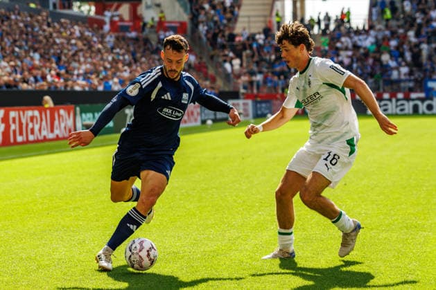 MAINZ, GERMANY - AUGUST 23: Silas Schwarz (TSV Schott Mainz, 8) is challenged by Philipp Sander (Borussia Moenchengladbach, 16) during the first-round match between TSV Schott Mainz vs. Borussia Moenchengladbach at MEWA Arena of the German Cup on August 23, 2026 in Mainz, Germany. DFL REGULATIONS PROHIBIT ANY USE OF PHOTOGRAPHS AS IMAGE SEQUENCES AND OR QUASI-VIDEO. Rhineland-Palatinate Germany Copyright: xStephanxHahnex