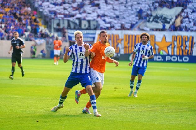 Soeren Reddemann (FC Carl Zeiss Jena, 05) foult Lance Duijvestijn (SV Darmstadt 98, 41) GER,Carl-Zeiss Jena vs. SV Darmstadt 98, Fussball, DFB-Pokal, 1. Runde, Saison 2026 2027, 23.08.2026 GER,Carl-Zeiss Jena vs. SV Darmstadt 98, Fussball, DFB-Pokal, 1. Runde, Saison 2026 2027, 23.08.2026 Jena *** Soeren Reddemann (FC Carl Zeiss Jena, 05) fouls Lance Duijvestijn (SV Darmstadt 98, 41) GER, Carl Zeiss Jena vs. SV Darmstadt 98, Soccer, DFB Cup, 1st Round, 2026–2027 Season, August 23, 2026 GER, Carl Zeiss Jena vs. SV Darmstadt 98, Soccer, DFB Cup, 1st Round, 2026–2027 Season, August 23, 2026 Jena Copyright: xEibner-Pressefoto PiaxSchindlerx EP_PSR
