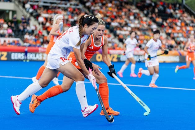 FIH Hockey World Cup: Netherlands Women v China AMSTELVEEN, NL - AUGUST 23: Pien Sanders of Netherlands Women and Meirong Zou of China during the FIH Hockey World Cup match between Netherlands Women and China at Wagener Stadion on August 23, 2026 in Amstelveen, Netherlands. Amstelveen Wagener Stadion Netherlands Content not available for redistribution in The Netherlands directly or indirectly through any third parties. Copyright: xMarcelxvanxPlateringenx
