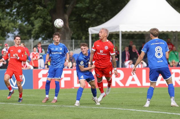 23.08.2026, xtgx, Fussball DFB-Pokal 1. Runde, VfB Krieschow - 1. FSV Mainz 05, v.l. Phillip TIetz (Mainz, 9) schiesst Tor, schießt, Torschuetze, erzielt Tor, Treffer, scores the goal 0:3 (DFL DFB REGULATIONS PROHIBIT ANY USE OF PHOTOGRAPHS as IMAGE SEQUENCES and or QUASI-VIDEO) Krieschow *** August 23, 2026, xtgx, Soccer DFB Cup 1st Round, VfB Krieschow 1 FSV Mainz 05, from left: Phillip Tietz (Mainz), 9 scores a goal, shoots, goal scorer, scores a goal, goal, scores the goal 0 3 DFL DFB REGULATIONS PROHIBIT ANY USE OF PHOTOGRAPHS as IMAGE SEQUENCES and or QUASI-VIDEO Krieschow