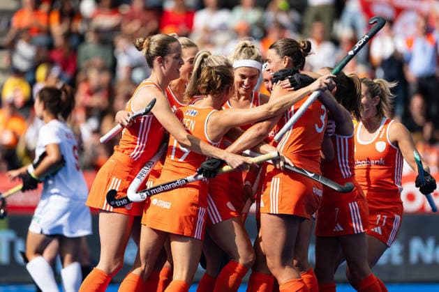 FIH Hockey World Cup: Netherlands Women v China AMSTELVEEN, NL - AUGUST 23: Team Netherlands celebrates after scoring during the FIH Hockey World Cup match between Netherlands Women and China at Wagener Stadion on August 23, 2026 in Amstelveen, Netherlands. Amstelveen Wagener Stadion Netherlands Content not available for redistribution in The Netherlands directly or indirectly through any third parties. Copyright: xMarcelxvanxPlateringenx