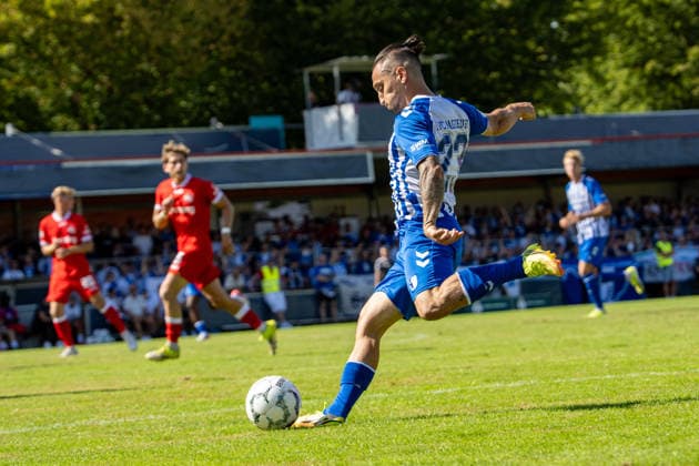 23.08.2026, xdaymx, Fussball DFB Pokal 1.Runde, Bahlinger SC - 1.FC Magdeburg. Atik, Baris (Magdeburg) flankt den Ball, der anschließend zum 0:3 führt (DFL DFB REGULATIONS PROHIBIT ANY USE OF PHOTOGRAPHS as IMAGE SEQUENCES and or QUASI-VIDEO) Bahlingen *** August 23, 2026, xdaymx, Soccer, DFB Cup First Round, Bahlinger SC 1 FC Magdeburg Atik, Baris Magdeburg crosses the ball, which subsequently leads to the 0–3 score. DFL and DFB regulations prohibit any use of photographs as image sequences and or quasi-video. Bahlingen