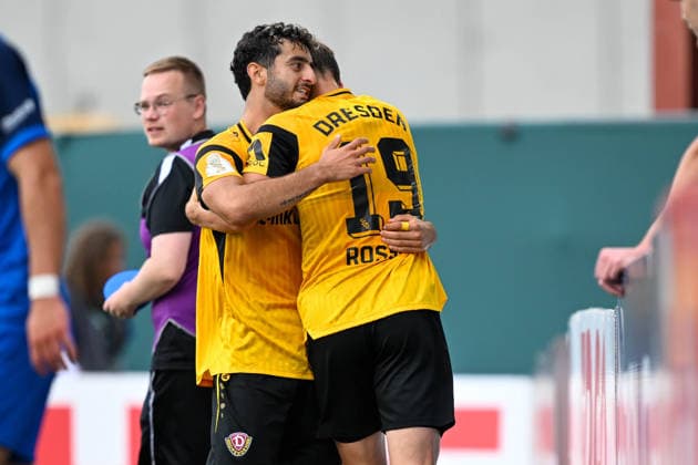 DFB Pokal 26 27 - Westfalia Rhynern - Dynamo Dresden am 23.08.2026 im LVM-Preußenstadion in Münster Jubel, Torjubel, Torschuetze, Torschütze Kaan Ä°nanoglu (Dresden) jubelt nach seinem Tor zum 0:5 mit Alexander Rossipal (Dresden) *** DFB Cup 26-27: Westfalia Rhynern vs. Dynamo Dresden on August 23, 2026, at the LVM Preußenstadion in Münster—Cheers, goal celebrations, Goal scorers, goal scorer Kaan Inanoglu; Dresden celebrates after his goal to make it 0–5 with Alexander Rossipal; Dresden MT