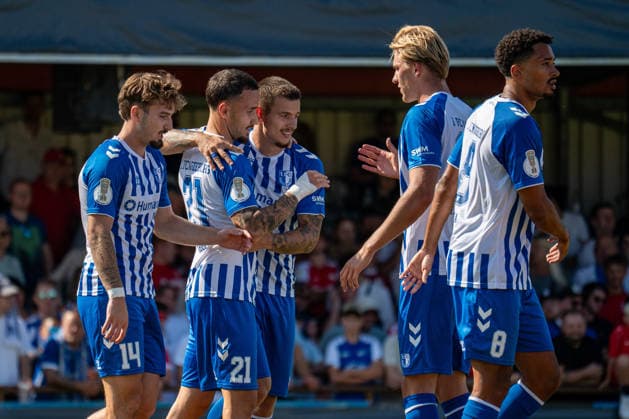 23.08.2026, xdaymx, Fussball DFB Pokal 1.Runde, Bahlinger SC - 1.FC Magdeburg vl. Reitz, Tony (Magdeburg), jubelt zusammen mit dem Torschützen Michel, Falko (Magdeburg), der im Arm liegt mit Zukowski, Mateusz (Magdeburg), sowie Hyryläinen, Luka-Michael (Magdeburg) und Iyoha, Emmanuel (Magdeburg) (DFL DFB REGULATIONS PROHIBIT ANY USE OF PHOTOGRAPHS as IMAGE SEQUENCES and or QUASI-VIDEO) Bahlingen *** August 23, 2026, xdaymx, Soccer DFB Cup 1st Round, Bahlinger SC vs. FC Magdeburg, Reitz, Tony Magdeburg, celebrates alongside goal scorer Michel, Falko Magdeburg, who is in Zukowski’s arms, Mateusz (Magdeburg), as well as Hyryläinen, Luka Michael (Magdeburg), and Iyoha, Emmanuel (Magdeburg). DFL and DFB regulations prohibit any use of photographs as image sequences and or quasi-video. Bahlingen