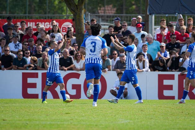 Deutschland, Fußball, DFB-Pokal, Saison 2026 2027, 1. Hauptrunde, Bahlinger SC vs. 1. FC Magdeburg, Kaiserstuhlstadion (Bahlingen am Kaiserstuhl): Mateusz Zukowski (1. FC Magdeburg, 22) Tor, Torjubel, Bahlingen Kaiserstuhlstadion Baden-Württemberg Deutschland *** Germany, Soccer, DFB Cup, 2026–2027 Season, 1st Round, Bahlinger SC vs. 1. FC Magdeburg, Kaiserstuhl Stadium, Bahlingen am Kaiserstuhl, Mateusz Zukowski (1. FC Magdeburg), 22nd goal, goal celebration, Bahlingen, Kaiserstuhl Stadium, Baden-Württemberg, Germany Copyright: xFINLEYxMÖRCHx