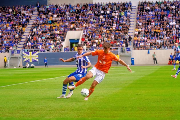 Noah Weisshaupt (SV Darmstadt 98, 07) und Timon Burmeister (FC Carl Zeiss Jena, 28) im Kampf um den Ball GER,Carl-Zeiss Jena vs. SV Darmstadt 98, Fussball, DFB-Pokal, 1. Runde, Saison 2026 2027, 23.08.2026 GER,Carl-Zeiss Jena vs. SV Darmstadt 98, Fussball, DFB-Pokal, 1. Runde, Saison 2026 2027, 23.08.2026 Jena *** Noah Weisshaupt (SV Darmstadt 98, 07) and Timon Burmeister (FC Carl Zeiss Jena, 28) battling for the ball; GER, Carl Zeiss Jena vs. SV Darmstadt 98, Soccer, DFB Cup, 1st Round, 2026–2027 Season, August 23, 2026, GER, Carl Zeiss Jena vs. SV Darmstadt 98, soccer, DFB Cup, 1st round, 2026–2027 season, August 23, 2026, Jena Copyright: xEibner-Pressefoto PiaxSchindlerx EP_PSR
