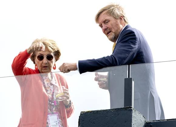 ZANDVOORT - Princess Margriet and King Willem-Alexander during the F1 Dutch Grand Prix at the Zandvoort Circuit. SEM VAN DER WAL ANP xVIxANPxSportx xxANPxIVx 566107399 originalFilename: 566107399.jpg