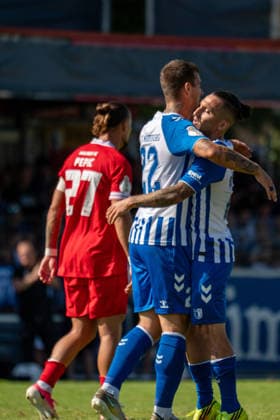 23.08.2026, xdaymx, Fussball DFB Pokal 1.Runde, Bahlinger SC - 1.FC Magdeburg. vl. der Torschütze Zukowski, Mateusz (Magdeburg) bejubelt seinen zweiten Treffer zum 0:3 mit Atik, Baris (Magdeburg) (DFL DFB REGULATIONS PROHIBIT ANY USE OF PHOTOGRAPHS as IMAGE SEQUENCES and or QUASI-VIDEO) Bahlingen *** August 23, 2026, xdaymx, Soccer DFB Cup First Round, Bahlinger SC vs. FC Magdeburg, featuring goal scorer Zukowski, Mateusz Magdeburg celebrates his second goal, making the score 0–3, with Atik and Baris Magdeburg. DFL and DFB regulations prohibit any use of photographs as image sequences and or quasi-video. Bahlingen