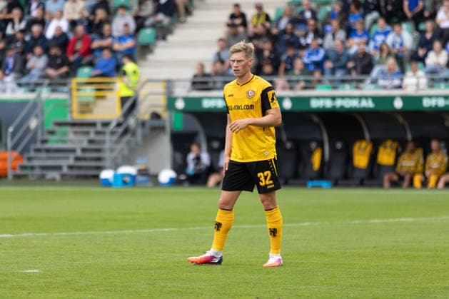 Münster, Deutschland 23. August 2026: DFB-Pokal - 2026 2027 - 1. Runde - SV Westfalia Rhynern gegen SG Dynamo Dresden Im Bild: Jonas Sterner (SGD) DFL DFB regulations prohibit any use of photographs as image sequences and or quasi-video. LVM-Preußenstadion Nordrhein Westfalen *** Münster, Germany, August 23, 2026, 2026–2027 DFB Cup, First Round: SV Westfalia Rhynern vs. SG Dynamo Dresden. Pictured: Jonas Sterner (SGD). DFL and DFB regulations prohibit any use of photographs as image sequences and or quasi-video. LVM Preußenstadion, North Rhine-Westphalia Copyright: xFotostandx xZeisingx