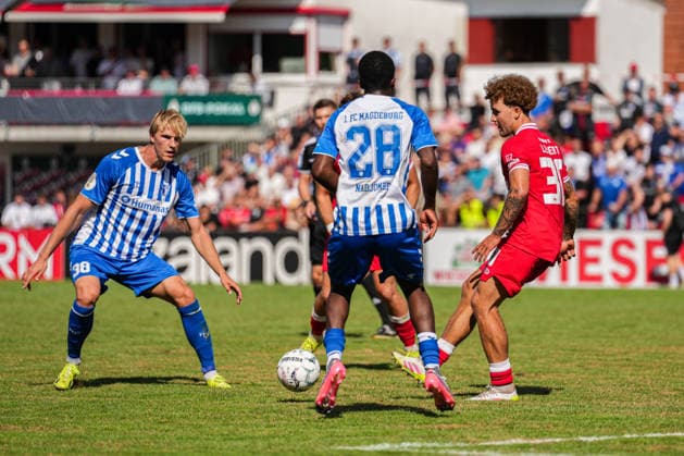 DFB-Pokal: Bahlinger SC vs 1. FC Magdeburg, 22.08.2026 Fynn Lienert (Bahlinger SC, 30) der den Ball klärt DFB-Pokal: Bahlinger SC vs 1. FC Magdeburg, Kaiserstuhlstadion, 22.08.2026 DFB DFL REGULATIONS PROHIBIT ANY USE OF PHOTOGRAPHS AS IMAGE SEQUENCES AND OR QUASI-VIDEO. *** DFB Cup: Bahlinger SC vs. 1 FC Magdeburg, August 22, 2026—Fynn Lienert (Bahlinger SC), No. 30, clears the ball. DFB Cup: Bahlinger SC vs. 1 FC Magdeburg, Kaiserstuhlstadion, August 22, 2026 DFB and DFL regulations prohibit any use of photographs as image sequences and or quasi-video Copyright: xBEAUTIFULxSPORTS Boscox