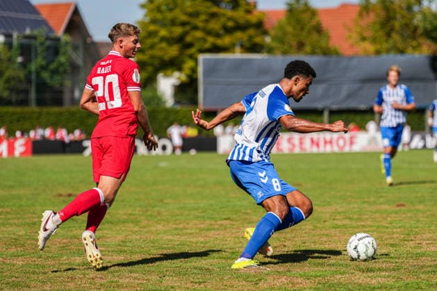 DFB-Pokal: Bahlinger SC vs 1. FC Magdeburg, 22.08.2026 Marco Bauer (Bahlinger SC, 20) im Zweikampf mit Emmanuel Iyoha (1. FC Magdeburg, 8) DFB-Pokal: Bahlinger SC vs 1. FC Magdeburg, Kaiserstuhlstadion, 22.08.2026 DFB DFL REGULATIONS PROHIBIT ANY USE OF PHOTOGRAPHS AS IMAGE SEQUENCES AND OR QUASI-VIDEO. *** DFB Cup: Bahlinger SC vs. 1 FC Magdeburg, August 22, 2026. Marco Bauer (Bahlinger SC, No. 20) in a tackle with Emmanuel Iyoha (1 FC Magdeburg, No. 8). DFB Cup: Bahlinger SC vs. 1 FC Magdeburg, Kaiserstuhlstadion, August 22, 2026 DFB DFL regulations prohibit any use of photographs as image sequences and or quasi-video Copyright: xBEAUTIFULxSPORTS Boscox