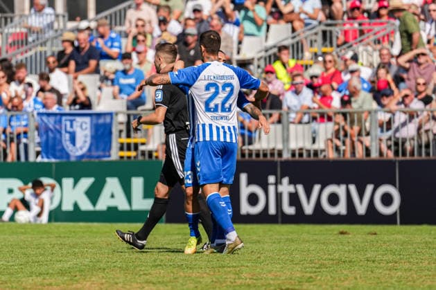 DFB-Pokal: Bahlinger SC vs 1. FC Magdeburg, 22.08.2026 Torjubel zum 0:3 durch Mateusz Å»ukowski (1. FC Magdeburg, 22) DFB-Pokal: Bahlinger SC vs 1. FC Magdeburg, Kaiserstuhlstadion, 22.08.2026 DFB DFL REGULATIONS PROHIBIT ANY USE OF PHOTOGRAPHS AS IMAGE SEQUENCES AND OR QUASI-VIDEO. *** DFB Cup: Bahlinger SC vs. 1 FC Magdeburg, August 22, 2026—Celebration of the 0–3 goal by Mateusz Zukowski, 1 FC Magdeburg, 22 DFB Cup: Bahlinger SC vs. 1 FC Magdeburg, Kaiserstuhlstadion, August 22, 2026 DFB and DFL regulations prohibit any use of photographs as image sequences and or quasi-video Copyright: xBEAUTIFULxSPORTS Boscox