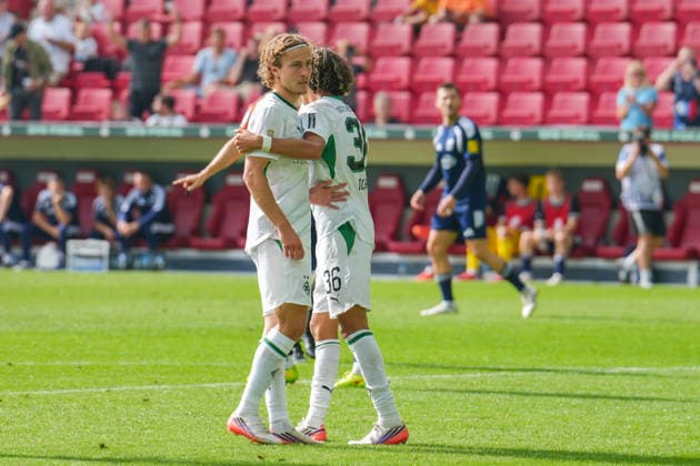 23.08.2026, xydrx, Fußball, DFB Pokal, TSV Schott Mainz - Borussia Mönchengladbach, Saison 2026 2027, MEWA Arena: Torjubel nach dem Tor zum 3:0 für Borussia Mönchengladbach durch Torschütze Hugo Bolin (Borussia Moenchengladbach, 38) zusammen mit Wael Mohya (Borussia Moenchengladbach, 36) DFB regulations prohibit any use of photographs as image sequences and or quasi-video. *** August 23, 2026, xydrx, Soccer, DFB Cup, TSV Schott Mainz vs. Borussia Mönchengladbach, 2026–2027 season, MEWA Arena: Celebrations after Borussia Mönchengladbach’s 3–0 goal scored by Hugo Bolin (Borussia Mönchengladbach, 38), alongside Wael Mohya (Borussia Mönchengladbach, 36). DFB regulations prohibit any use of photographs as image sequences and or quasi-video Copyright: HMBxMedia YannisxDreimann