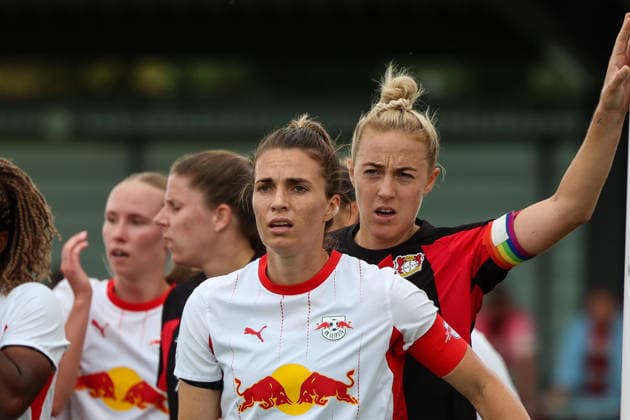 Deutschland: Fußball Google Pixel Frauen-Bundesliga 2026 - 2027, 1. Spieltag - RB Leipzig gegen Bayer 04 Leverkusen, Trainingszentrum von RB Leipzig (Leipzig): Sandra Starke (RB Leipzig Frauen, 13) und Carolin Simon (Bayer 04 Leverkusen Frauen, 30) Freisteller *** Germany Soccer Google Pixel Women s Bundesliga 2026 2027, Matchday 1: RB Leipzig vs. Bayer 04 Leverkusen, RB Leipzig Training Center, Leipzig: Sandra Starke (RB Leipzig Women s Team, age 13) and Carolin Simon (Bayer 04 Leverkusen Women s Team, age 30), cutouts Copyright: xLucasxWalterx