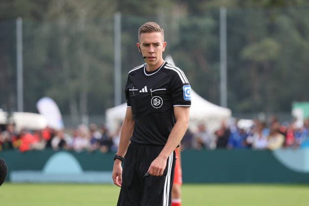 Schiedsrichter Lennart Kerchen Fußball DFB-Pokal 2026 2027 1. Hauptrunde VfB Krieschow 1921 - 1. FSV Mainz 05 *** Referee Lennart Kerchen, Soccer, DFB Cup 2026–2027, 1st Round, VfB Krieschow 1921 vs. FSV Mainz 05