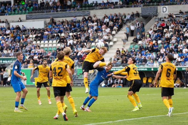 Münster, Deutschland 23. August 2026: DFB-Pokal - 2026 2027 - 1. Runde - SV Westfalia Rhynern gegen SG Dynamo Dresden Im Bild: Robert Wagner (SGD) beim Kopfball DFL DFB regulations prohibit any use of photographs as image sequences and or quasi-video. LVM-Preußenstadion Nordrhein Westfalen *** Münster, Germany August 23, 2026 2026–2027 DFB Cup First Round SV Westfalia Rhynern vs. SG Dynamo Dresden Pictured: Robert Wagner (SGD) heading the ball. DFL and DFB regulations prohibit any use of photographs as image sequences and or quasi-video. LVM Preußenstadion, North Rhine-Westphalia Copyright: xFotostandx xZeisingx