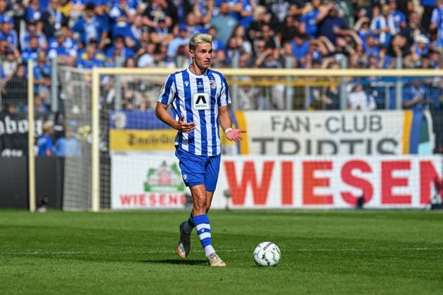 Fußball I Herren I Saison 2026-2027 I DFB-Pokal I FC Carl Zeiss Jena - SV Darmstadt 98 I 23.08.2026 Sören-Kurt Reddemann (5, FC Carl Zeiss Jena) Freisteller, Nahaufnahme, Porträt, Portrait, Einzelfoto, Einzelbild, Körper Jena Ernst-Abbe-Sportfeld, ad hoc Arena Thüringen Deutschland *** Soccer I Men s I 2026–2027 Season I DFB Cup I FC Carl Zeiss Jena vs. SV Darmstadt 98 I August 23, 2026 Sören Kurt Reddemann 5, FC Carl Zeiss Jena, cutout, close-up, portrait, single photo, single image, body, Jena Ernst Abbe Sportfeld, ad hoc Arena, Thuringia, Germany Copyright: xLobeca InesxHähnelx
