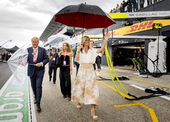 ZANDVOORT - King Willem-Alexander, Princess Alexia and Queen Maxima during the F1 Dutch Grand Prix at the Zandvoort Circuit. REMKO DE WAAL ANP xVIxANPxSportx xxANPxIVx 566107782 originalFilename: 566107782.jpg