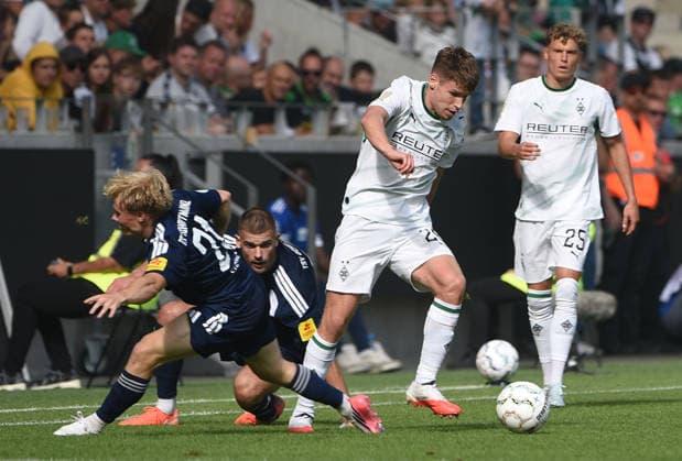 23.08.2026, xhbx, Fussball DFB Pokal 1.Runde, TSV Schott Mainz - Borussia Mönchengladbach v.l. Lukas Ullrich (Borussia Mönchengladbach) Mainz *** August 23, 2026, xhbx, Soccer, DFB Cup First Round, TSV Schott Mainz vs. Borussia Mönchengladbach, Lukas Ullrich, Borussia Mönchengladbach, Mainz
