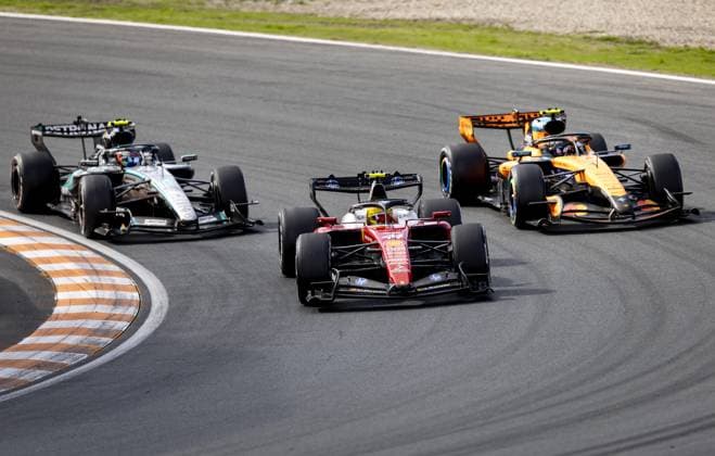 ZANDVOORT - Andrea Kimi Antonelli (Mercedes), Lewis Hamilton (Ferrari), Lando Norris (McLaren) during the F1 Dutch Grand Prix at the Circuit of Zandvoort. SANDER KONING ANP xVIxANPxSportx xxANPxIVx 566107976 originalFilename: 566107976.jpg