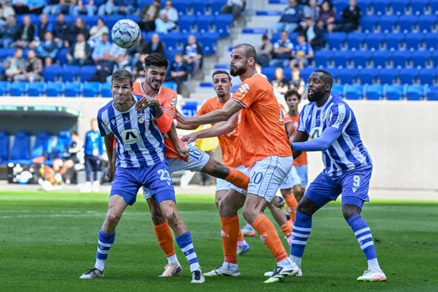 Fußball I Herren I Saison 2026-2027 I DFB-Pokal I FC Carl Zeiss Jena - SV Darmstadt 98 I 23.08.2026 Zweikampf im Strafraum v.l.n.r. Moritz Fritz (23, FC Carl Zeiss Jena), Noah Raphael Weißhaupt (7, SV Darmstadt 98), Aleksandar Vukotic (20, SV Darmstadt 98), Manasse Eshele (9, FC Carl Zeiss Jena) Jena Ernst-Abbe-Sportfeld, ad hoc Arena Thüringen Deutschland *** Soccer I Men’s I 2026–2027 Season I DFB Cup I FC Carl Zeiss Jena vs. SV Darmstadt 98 I August 23, 2026 A tackle in the penalty area (from left to right): Moritz Fritz 23, FC Carl Zeiss Jena, Noah Raphael Weißhaupt 7, SV Darmstadt 98, Aleksandar Vukotic 20, SV Darmstadt 98, Manasse Eshele 9, FC Carl Zeiss Jena; Ernst Abbe Sportfeld, ad hoc Arena, Thuringia, Germany Copyright: xLobeca InesxHähnelx