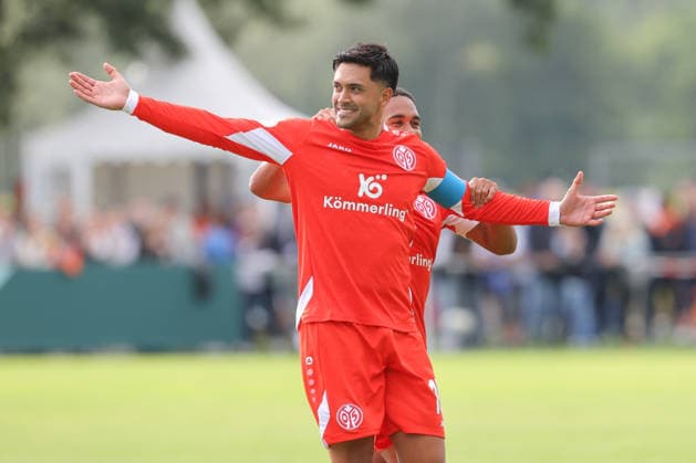 23.08.2026, xtgx, Fussball DFB-Pokal 1. Runde, VfB Krieschow - 1. FSV Mainz 05, v.l. Nadiem Amiri (Mainz, 10) Jubel, Torjubel, jubelt ueber das Tor, celebrate the goal, celebration (DFL DFB REGULATIONS PROHIBIT ANY USE OF PHOTOGRAPHS as IMAGE SEQUENCES and or QUASI-VIDEO) Krieschow *** August 23, 2026, xtgx, Soccer DFB Cup 1st Round, VfB Krieschow 1 FSV Mainz 05, from left: Nadiem Amiri (Mainz), 10 celebrating, Goal celebration, celebrating the goal, DFL DFB REGULATIONS PROHIBIT ANY USE OF PHOTOGRAPHS as IMAGE SEQUENCES and or QUASI-VIDEO Krieschow