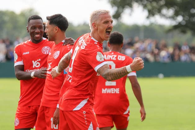 23.08.2026, xtgx, Fussball DFB-Pokal 1. Runde, VfB Krieschow - 1. FSV Mainz 05, v.l. Phillip TIetz (Mainz, 9) Jubel, Torjubel, jubelt ueber das Tor, celebrate the goal, celebration (DFL DFB REGULATIONS PROHIBIT ANY USE OF PHOTOGRAPHS as IMAGE SEQUENCES and or QUASI-VIDEO) Krieschow *** August 23, 2026, xtgx, Soccer DFB Cup 1st Round, VfB Krieschow 1 FSV Mainz 05, from left: Phillip Tietz (Mainz), 9 celebrating, Goal celebration, cheering over the goal, celebrate the goal, celebration. DFL and DFB regulations prohibit any use of photographs as image sequences and or quasi-video. Krieschow