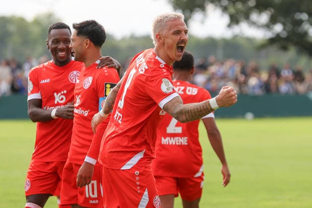 23.08.2026, xtgx, Fussball DFB-Pokal 1. Runde, VfB Krieschow - 1. FSV Mainz 05, v.l. Phillip TIetz (Mainz, 9) Jubel, Torjubel, jubelt ueber das Tor, celebrate the goal, celebration (DFL DFB REGULATIONS PROHIBIT ANY USE OF PHOTOGRAPHS as IMAGE SEQUENCES and or QUASI-VIDEO) Krieschow *** August 23, 2026, xtgx, Soccer DFB Cup 1st Round, VfB Krieschow 1 FSV Mainz 05, from left: Phillip Tietz (Mainz), 9 celebrating, Goal celebration, cheering over the goal, celebrate the goal, celebration. DFL and DFB regulations prohibit any use of photographs as image sequences and or quasi-video. Krieschow