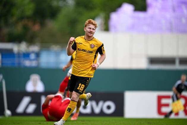 DFB Pokal 26 27 - Westfalia Rhynern - Dynamo Dresden am 23.08.2026 im LVM-Preußenstadion in Münster Jubel, Torjubel, Torschuetze, Torschütze Robert Wagner (Dresden) jubelt nach seinem Tor zum 0:6 *** DFB Cup 26-27: Westfalia Rhynern vs. Dynamo Dresden on August 23, 2026, at the LVM Preußenstadion in Münster—Cheers, goal celebrations, goal scorers; goal scorer Robert Wagner; Dresden celebrates after his goal to make it 0-6 MT