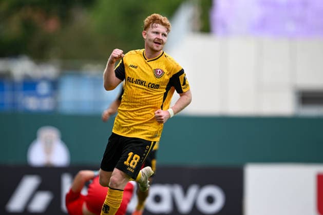 DFB Pokal 26 27 - Westfalia Rhynern - Dynamo Dresden am 23.08.2026 im LVM-Preußenstadion in Münster Jubel, Torjubel, Torschuetze, Torschütze Robert Wagner (Dresden) jubelt nach seinem Tor zum 0:6 *** DFB Cup 26-27: Westfalia Rhynern vs. Dynamo Dresden on August 23, 2026, at the LVM Preußenstadion in Münster—Cheers, goal celebrations, goal scorers; goal scorer Robert Wagner; Dresden celebrates after his goal to make it 0-6 MT