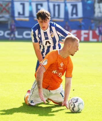 Jena - Darmstadt DFB Pokal Jena, 23.08.2026, Ernst-Abbe-Sportfeld, Fussball, DFB-Pokal, 1.Hauptrunde , FC Carl Zeiss Jena vs. SC Darmstadt 98 , Im Bild von vorn: Kai Klefisch ( 17, Darmstadt), Emilio Munser (16, Jena). , Nur zur redaktionellen Nutzung. Only editorial use. , DFB regulations prohibit any use of photographs as image sequences and or quasi-video. , *** Jena vs. Darmstadt, DFB Cup, Jena, August 23, 2026, Ernst Abbe Sportfeld, Soccer, DFB Cup, 1st Round, FC Carl Zeiss Jena vs. SC Darmstadt 98, Pictured from the front: Kai Klefisch 17, Darmstadt, Emilio Munser 16, Jena, For editorial use only. DFB regulations prohibit any use of photographs as image sequences and or quasi-video, Picture Point
