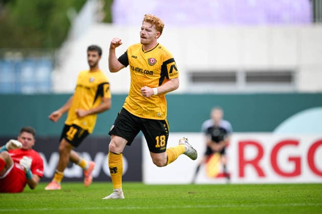 DFB Pokal 26 27 - Westfalia Rhynern - Dynamo Dresden am 23.08.2026 im LVM-Preußenstadion in Münster Jubel, Torjubel, Torschuetze, Torschütze Robert Wagner (Dresden) jubelt nach seinem Tor zum 0:6 *** DFB Cup 26-27: Westfalia Rhynern vs. Dynamo Dresden on August 23, 2026, at the LVM Preußenstadion in Münster. Cheers, goal celebrations, goal scorers—Robert Wagner of Dresden celebrates after scoring to make it 0-6. MT