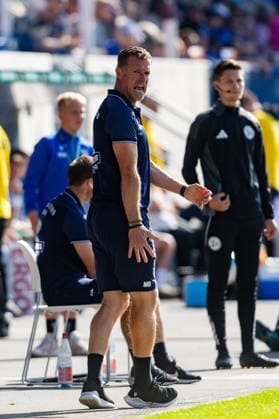 Jena , 230826, DFB Pokal FC Carl-Zeiss Jena gegen SV Darmstadt 98 im Bild: Trainer Marco Grote (Jena) *** Jena, August 26, 2023, DFB Cup: FC Carl Zeiss Jena vs. SV Darmstadt 98; Pictured: Coach Marco Grote, Jena