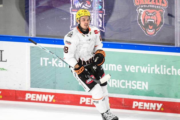 Nuernberg Ice Tigers vs. Loewen Frankfurt, Eishockey, Deutsche Eishockey Liga, Penny DEL, Vorbereitungsspiel, Gaeuboden Cup, Saison 2026 2027 am 23.08.2026 Eric Uba (Loewen Frankfurt) jubelt ueber seinen Treffer, Eishockey Herren, Deutsche Eishockey Liga, Penny DEL, Vorbereitungsspiel, Gaeuboden Cup, Saison 2026 2027 am 23.08.2026 im Eisstadion am Pulverturm, Nuernberg Ice Tigers (blau) gegen Loewen Frankfurt (weiss) *** Nuremberg Ice Tigers vs. Löwen Frankfurt, Ice Hockey, German Ice Hockey League, Penny DEL, Preseason Game, Gaeuboden Cup, 2026–2027 Season on August 23, 2026. Eric Uba of Löwen Frankfurt celebrates his goal, Men’s Ice Hockey, German Ice Hockey League, Penny DEL, Preseason Game, Gaeuboden Cup, 2026–2027 Season on August 23, 2026, at the Eisstadion am Pulverturm, Nuremberg Ice Tigers (blue) vs. Loewen Frankfurt (white)