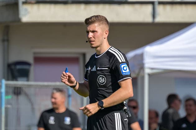 Felix Wagner (Schiedsrichter) GER, Bahlinger SC vs 1. FC Magdeburg, Fussball, DFB-Pokal, 1. Hauptrunde, Saison 2026 2027, 23.08.2026 DFB REGULATIONS PROHIBIT ANY USE OF PHOTOGRAPHS AS IMAGE SEQUENCES AND OR QUASI-VIDEO GER, Bahlinger SC vs 1. FC Magdeburg, Fussball, DFB-Pokal, 1. Hauptrunde, Saison 2026 2027, 23.08.2026 Bahlingen *** Felix Wagner, Referee (GER), Bahlinger SC vs. 1 FC Magdeburg, Soccer, DFB Cup, 1st Round, 2026–2027 Season, August 23, 2026 DFB regulations prohibit any use of photographs as image sequences and or quasi-video GER, Bahlinger SC vs. 1. FC Magdeburg, soccer, DFB Cup, 1st Main Round, 2026–2027 Season, August 23, 2026, Bahlingen Copyright: xEibner-Pressefotox EP_THS