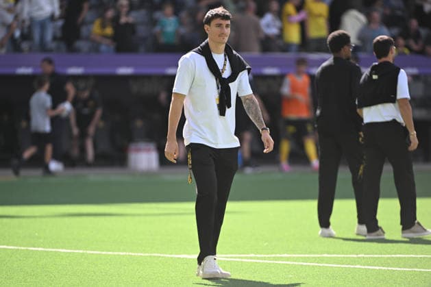 BERN, SWITZERLAND - AUGUST 23: CÃ dric Zesiger of Young Boys, who was injured, after the game during the Swiss Super League match between BSC Young Boys and FC Vaduz at Stadion Wankdorf on August 23, 2026 in Bern, Switzerland. Bern Stadion Wankdorf Bern Switzerland *** BERN, SWITZERLAND, AUGUST 23: Cédric Zesiger of Young Boys, who was injured, after the game during the Swiss Super League match between BSC Young Boys and FC Vaduz at Stadion Wankdorf on August 23, 2026, in Bern, Switzerland. Bern, Stadion Wankdorf, Bern, Switzerland Copyright: xJustPictures.ch ManuelxWinterbergerx jp-en-EuSpIm-MWI_2446