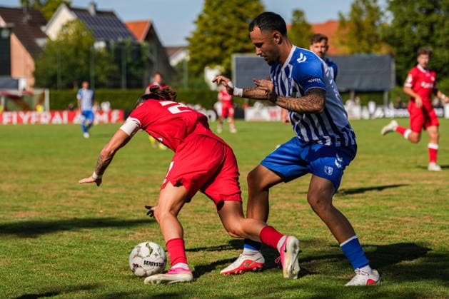 DFB-Pokal: Bahlinger SC vs 1. FC Magdeburg, 22.08.2026 Zweikampf zwischen Hasan PepiÄ‡ (Bahlinger SC, 27) und Falko Michel (1. FC Magdeburg, 21) DFB-Pokal: Bahlinger SC vs 1. FC Magdeburg, Kaiserstuhlstadion, 22.08.2026 DFB DFL REGULATIONS PROHIBIT ANY USE OF PHOTOGRAPHS AS IMAGE SEQUENCES AND OR QUASI-VIDEO. *** DFB Cup: Bahlinger SC vs. 1 FC Magdeburg, August 22, 2026 – Tackle between Hasan Pepic Bahlinger SC, 27, and Falko Michel of 1 FC Magdeburg, 21 DFB Cup: Bahlinger SC vs. 1 FC Magdeburg, Kaiserstuhlstadion, August 22, 2026 DFB and DFL regulations prohibit any use of photographs as image sequences and or quasi-video Copyright: xBEAUTIFULxSPORTS Boscox