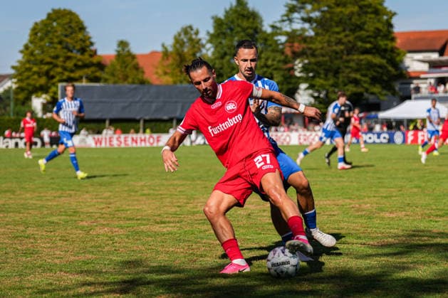DFB-Pokal: Bahlinger SC vs 1. FC Magdeburg, 22.08.2026 Zweikampf zwischen Hasan PepiÄ‡ (Bahlinger SC, 27) und Falko Michel (1. FC Magdeburg, 21) DFB-Pokal: Bahlinger SC vs 1. FC Magdeburg, Kaiserstuhlstadion, 22.08.2026 DFB DFL REGULATIONS PROHIBIT ANY USE OF PHOTOGRAPHS AS IMAGE SEQUENCES AND OR QUASI-VIDEO. *** DFB Cup: Bahlinger SC vs. 1 FC Magdeburg, August 22, 2026; Tackle between Hasan Pepic Bahlinger SC, 27, and Falko Michel, 1 FC Magdeburg, 21 DFB Cup: Bahlinger SC vs. 1 FC Magdeburg, Kaiserstuhlstadion, August 22, 2026. DFB and DFL regulations prohibit any use of photographs as image sequences and or quasi-video. Copyright: xBEAUTIFULxSPORTS Boscox