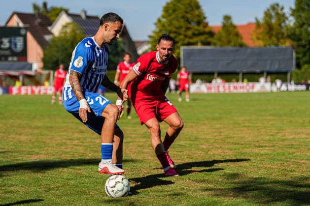 DFB-Pokal: Bahlinger SC vs 1. FC Magdeburg, 22.08.2026 Zweikampf zwischen Hasan PepiÄ‡ (Bahlinger SC, 27) und Falko Michel (1. FC Magdeburg, 21) DFB-Pokal: Bahlinger SC vs 1. FC Magdeburg, Kaiserstuhlstadion, 22.08.2026 DFB DFL REGULATIONS PROHIBIT ANY USE OF PHOTOGRAPHS AS IMAGE SEQUENCES AND OR QUASI-VIDEO. *** DFB Cup: Bahlinger SC vs. 1 FC Magdeburg, August 22, 2026; Tackle between Hasan Pepic Bahlinger SC, 27, and Falko Michel, 1 FC Magdeburg, 21 DFB Cup: Bahlinger SC vs. 1 FC Magdeburg, Kaiserstuhlstadion, August 22, 2026. DFB and DFL regulations prohibit any use of photographs as image sequences and or quasi-video. Copyright: xBEAUTIFULxSPORTS Boscox