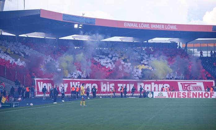 Deutschland: Fussball DFB-Pokal 2026 2027, 1. Runde - Eintracht Braunschweig - 1. FC Union Berlin - Eintracht-Stadion (Braunschweig): Zuschauer, Fans, Tribüne...horeographie, Fanchoreo *** Germany Soccer DFB Cup 2026–2027, First Round: Eintracht Braunschweig vs. FC Union Berlin, Eintracht Stadium Braunschweig, Spectators, Fans, Choreography in the Stands, Fan Choreography Copyright: xAymanxAlahmedx