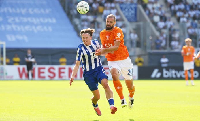 Jena - Darmstadt DFB Pokal Jena, 23.08.2026, Ernst-Abbe-Sportfeld, Fussball, DFB-Pokal, 1.Hauptrunde , FC Carl Zeiss Jena vs. SC Darmstadt 98 , Im Bild von links: Elias Löder Loeder (18, Jena), Aleksandar Vukotic ( 20, Darmstadt). , Nur zur redaktionellen Nutzung. Only editorial use. , DFB regulations prohibit any use of photographs as image sequences and or quasi-video. , *** Jena vs. Darmstadt, DFB Cup, Jena, August 23, 2026, Ernst Abbe Sportfeld, Soccer, DFB Cup, 1st Round, FC Carl Zeiss Jena vs. SC Darmstadt 98, Pictured from left: Elias Löder (No. 18), Jena, Aleksandar Vukotic (No. 20), Darmstadt; For editorial use only; DFB regulations prohibit any use of photographs as image sequences and or quasi-video; Picture Point